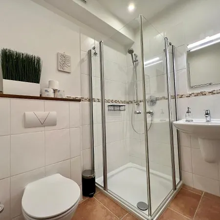 Modernes Doppelzimmer Mit Bad & Ac In Kehl Goldscheuer - 1A Guesthouse Exterior photo