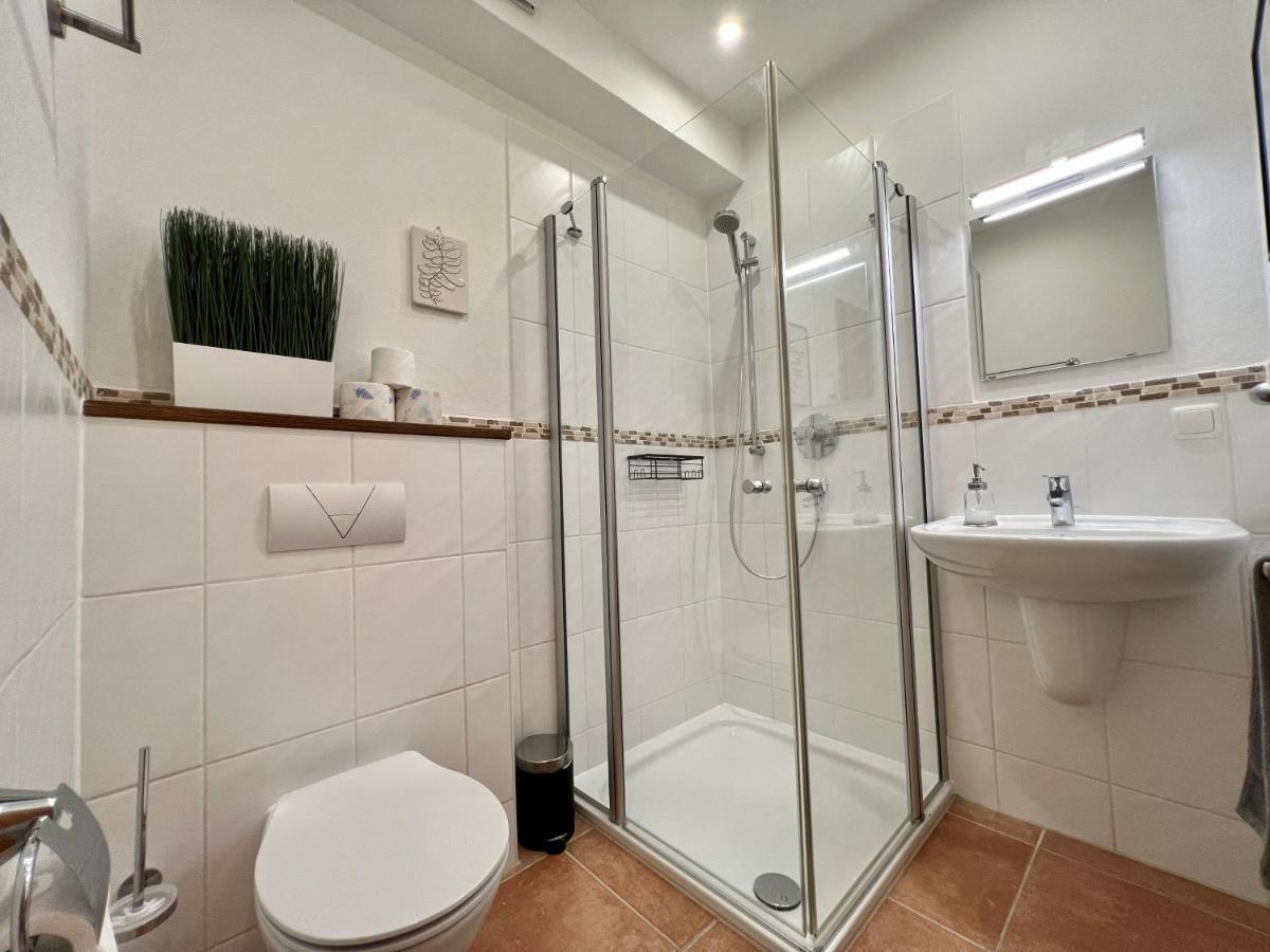 Modernes Doppelzimmer Mit Bad & Ac In Goldscheuer - 1a *